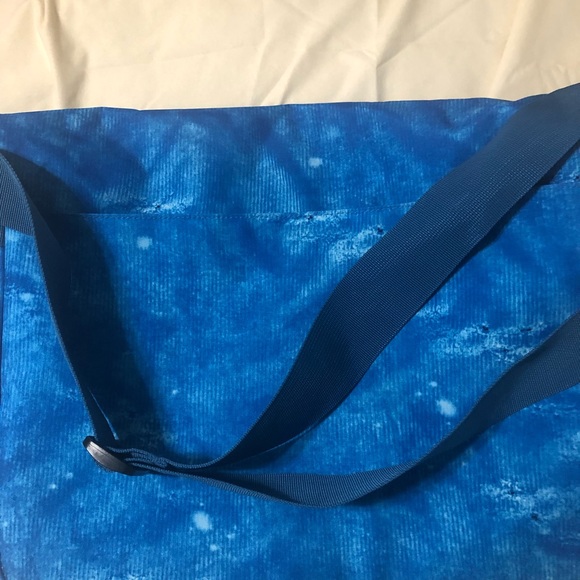 BILLABONG MESSENGER BAG - Picture 3 of 9